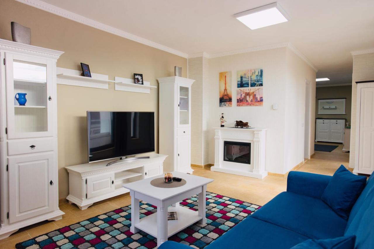Lira Holiday Apartments Сату Маре Екстериор снимка