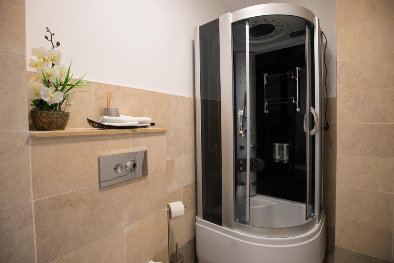Lira Holiday Apartments Сату Маре Екстериор снимка