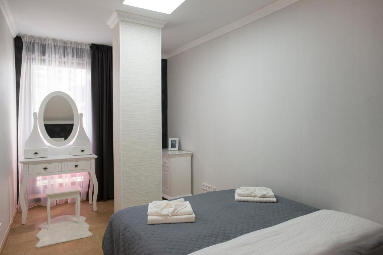 Lira Holiday Apartments Сату Маре Екстериор снимка