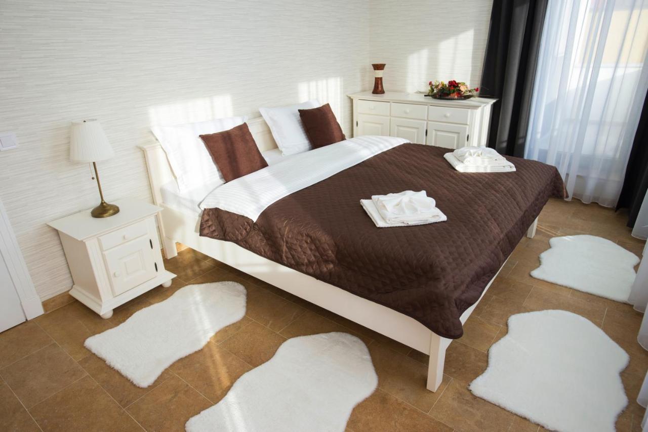 Lira Holiday Apartments Сату Маре Екстериор снимка