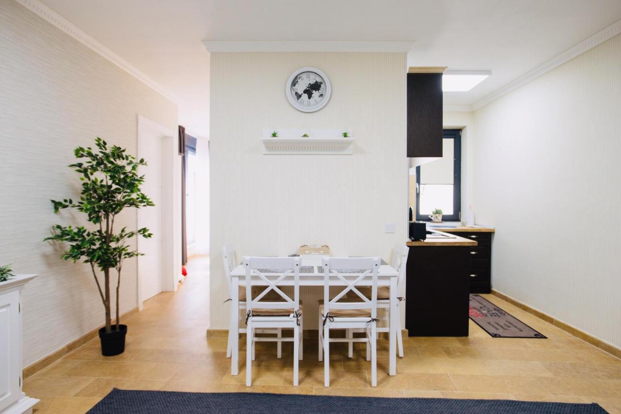 Lira Holiday Apartments Сату Маре Екстериор снимка