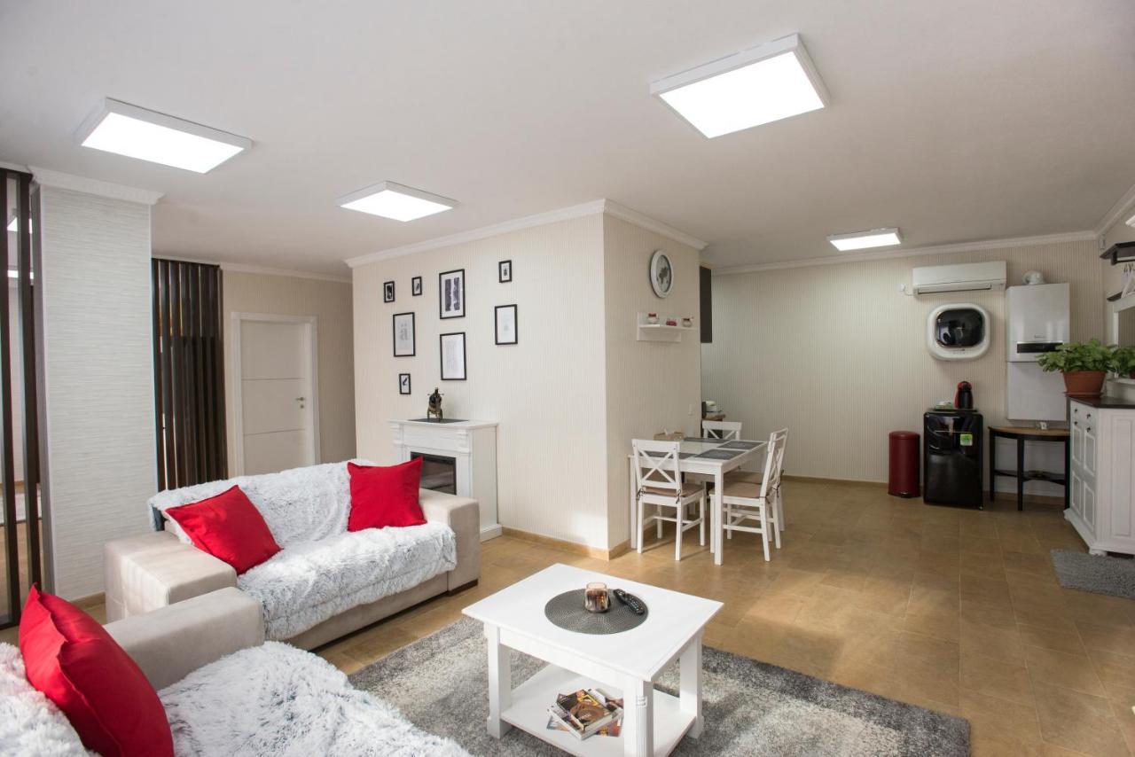 Lira Holiday Apartments Сату Маре Екстериор снимка