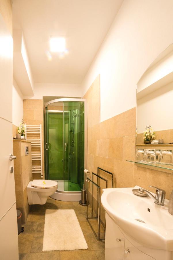 Lira Holiday Apartments Сату Маре Екстериор снимка