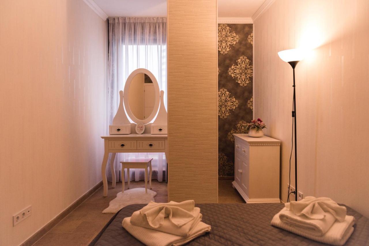 Lira Holiday Apartments Сату Маре Екстериор снимка