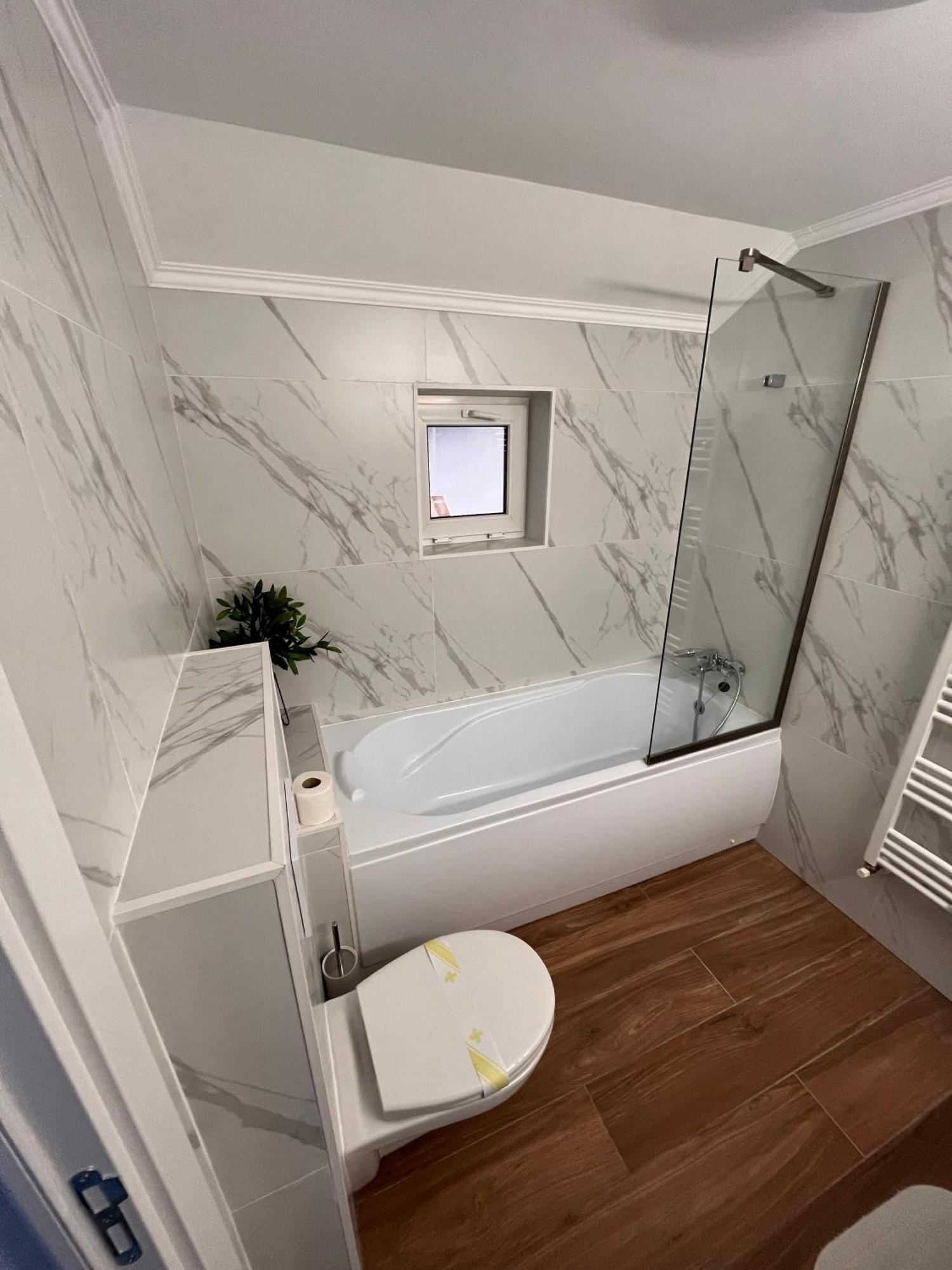 Lira Holiday Apartments Сату Маре Екстериор снимка